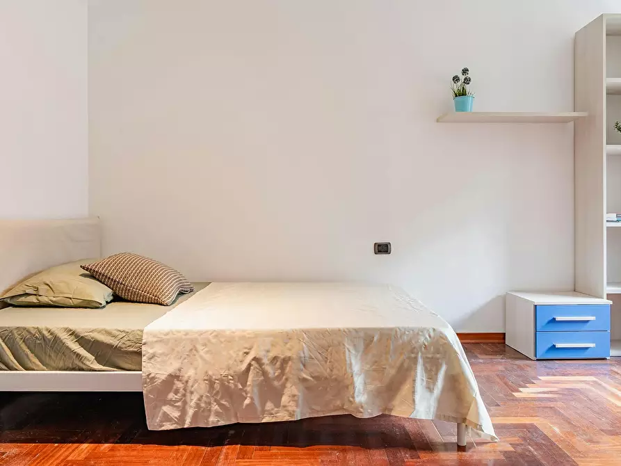 Immagine 3 di Camera in affitto  in Via Sesto San Giovanni a Milano