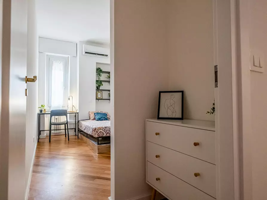 Immagine 3 di Camera in affitto  in Via Sebino a Milano