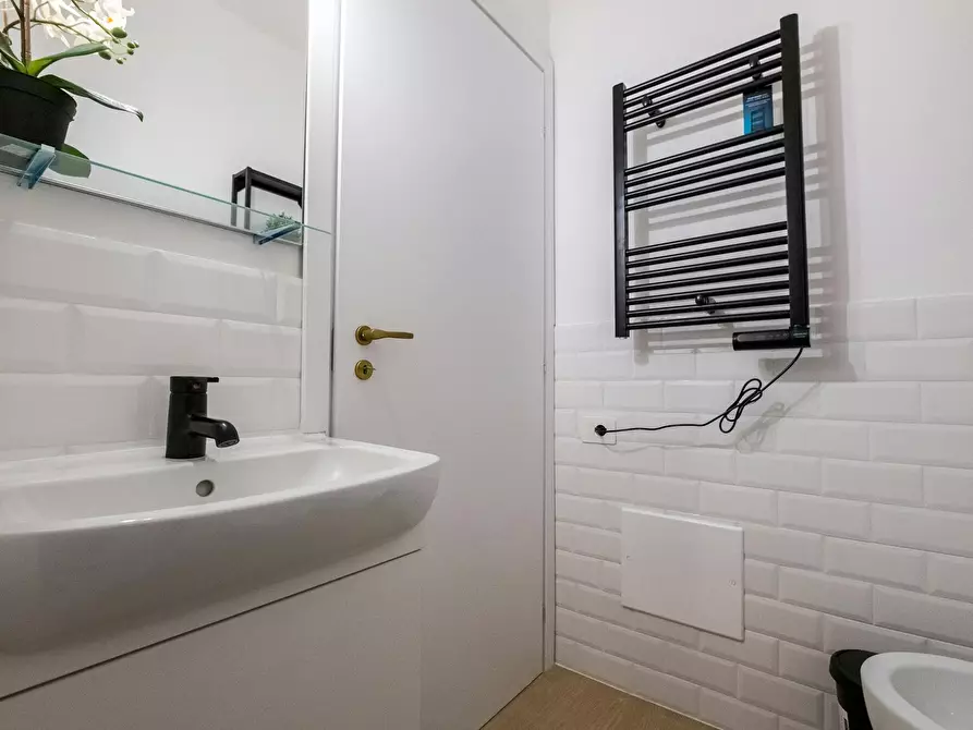 Immagine 9 di Camera in affitto  in Via Sebino a Milano