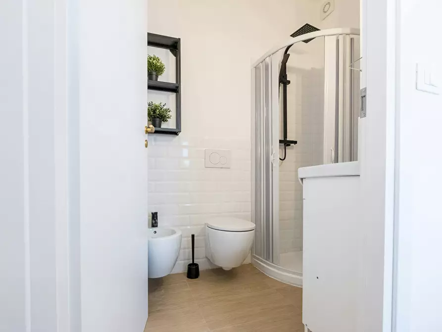 Immagine 10 di Camera in affitto  in Via Sebino a Milano