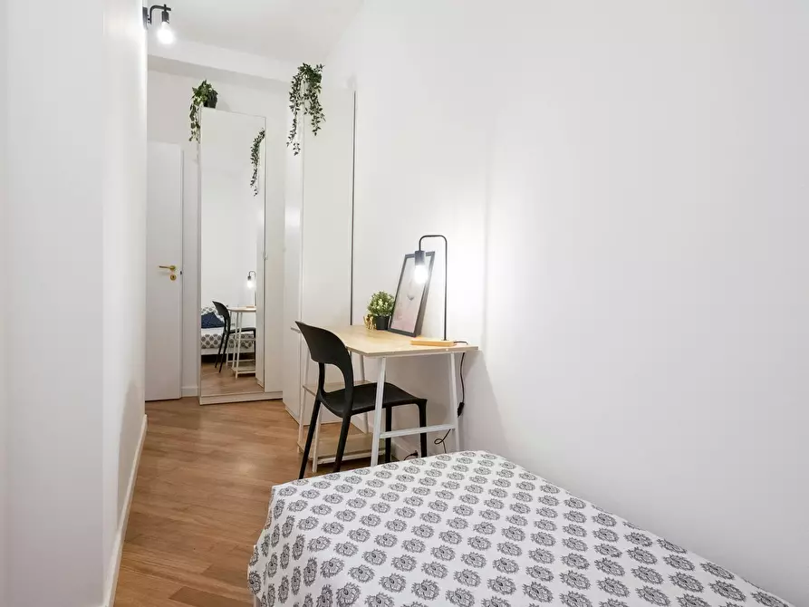 Immagine 4 di Camera in affitto  in Via Sebino a Milano