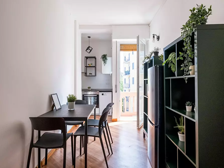 Immagine 10 di Camera in affitto  in Via Sebino a Milano