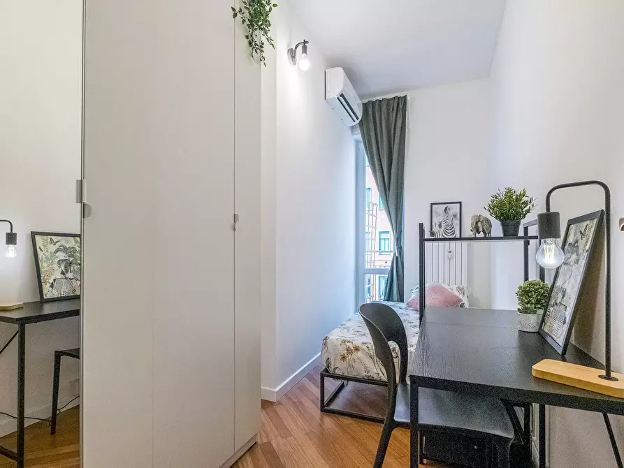 Immagine 6 di Camera in affitto  in Via Sebino a Milano