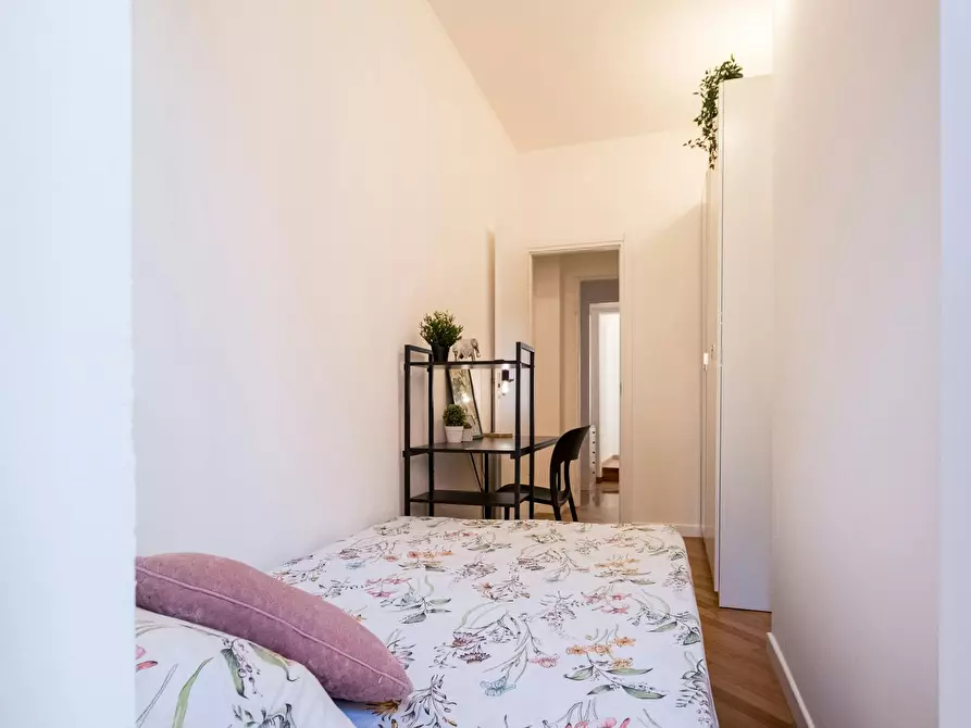 Immagine 5 di Camera in affitto  in Via Sebino a Milano