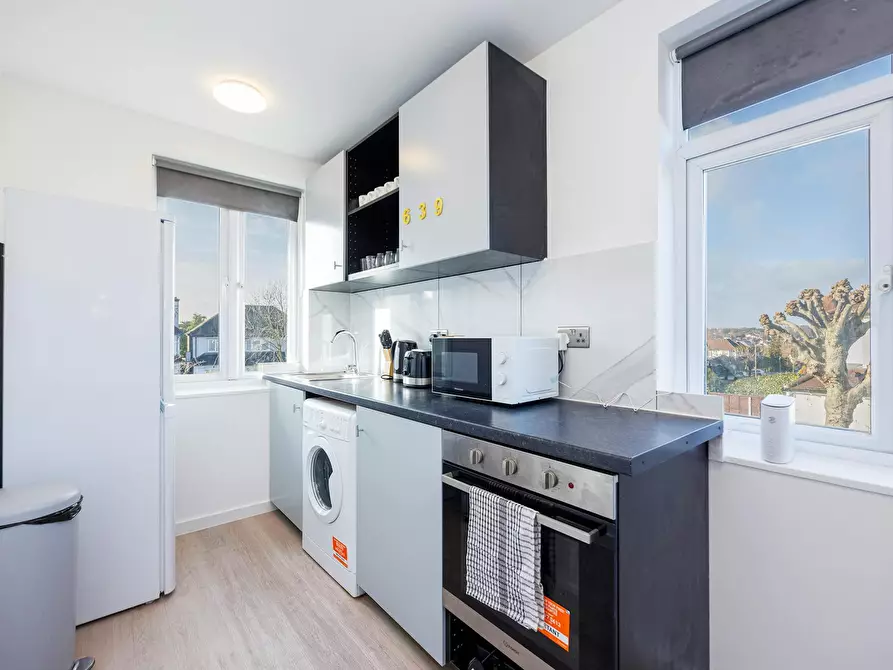 Immagine 7 di Casa indipendente in affitto  in Bridge Lane a Barnet