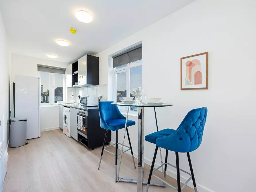 Immagine 5 di Casa indipendente in affitto  in Bridge Lane a Barnet
