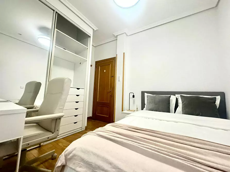 Immagine 8 di Camera in affitto  in Calle de Cea Bermúdez a Madrid