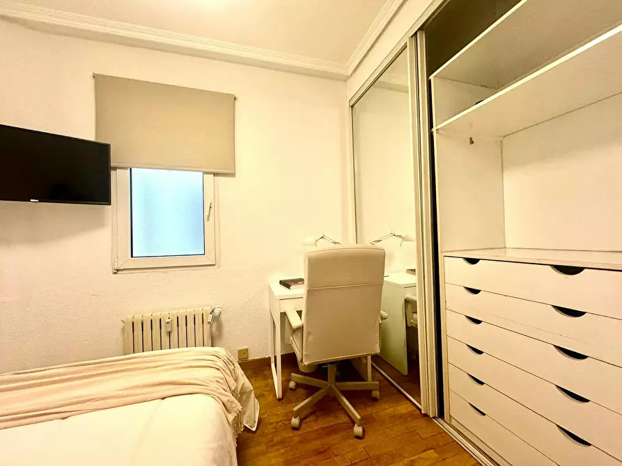Immagine 5 di Camera in affitto  in Calle de Cea Bermúdez a Madrid