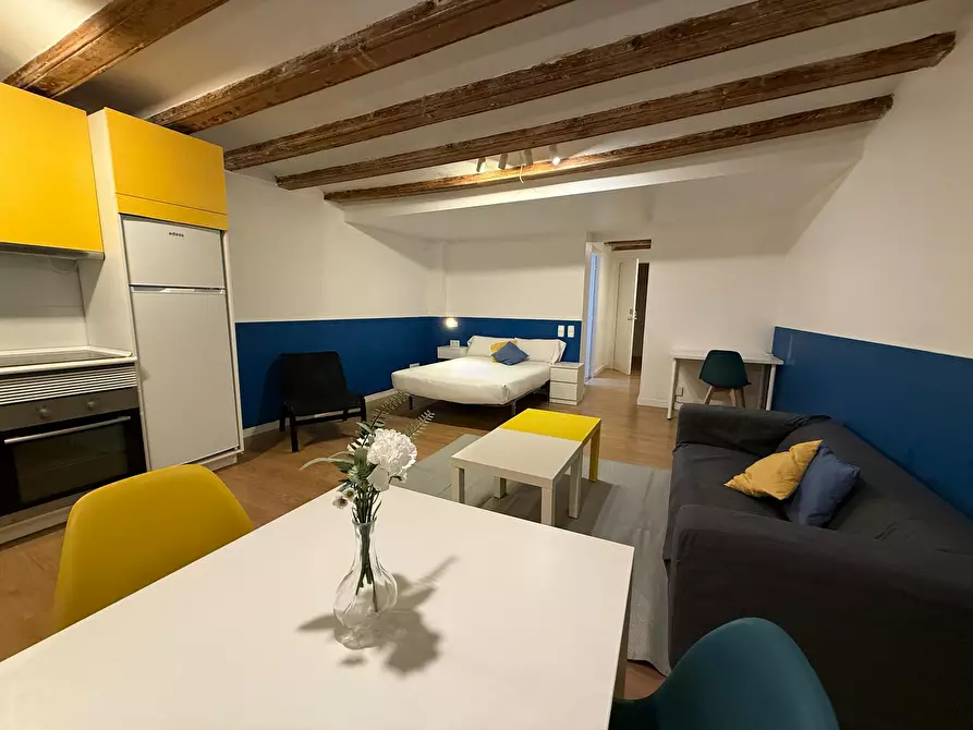 Immagine 6 di Appartamento in affitto  in Carrer de Ferran a Barcelona