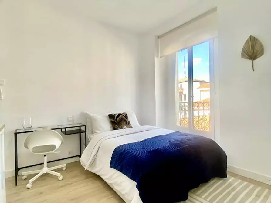 Immagine 6 di Camera in affitto  in Calle de Redondilla a Madrid
