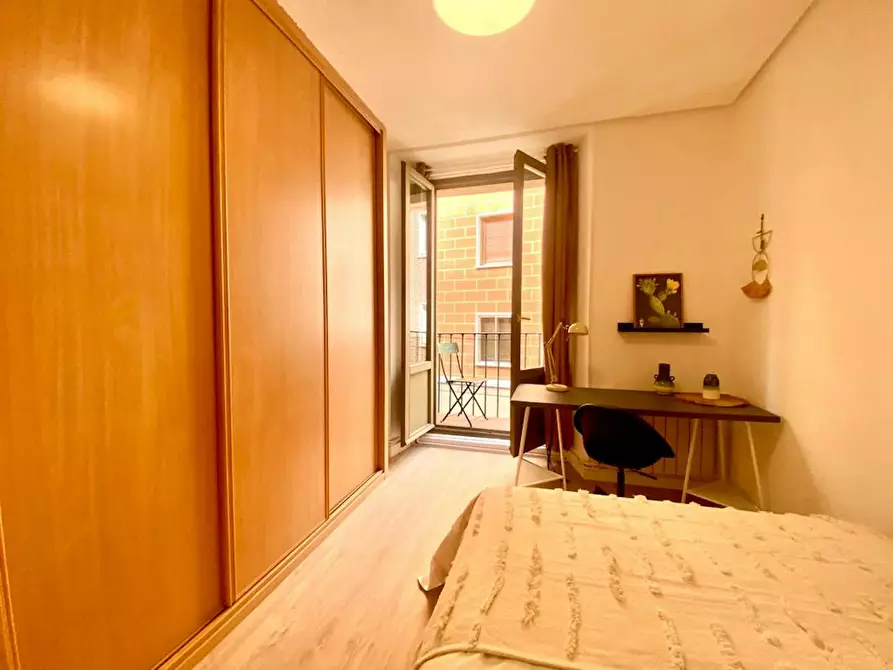 Immagine 3 di Camera in affitto  in Calle de la Villa a Madrid