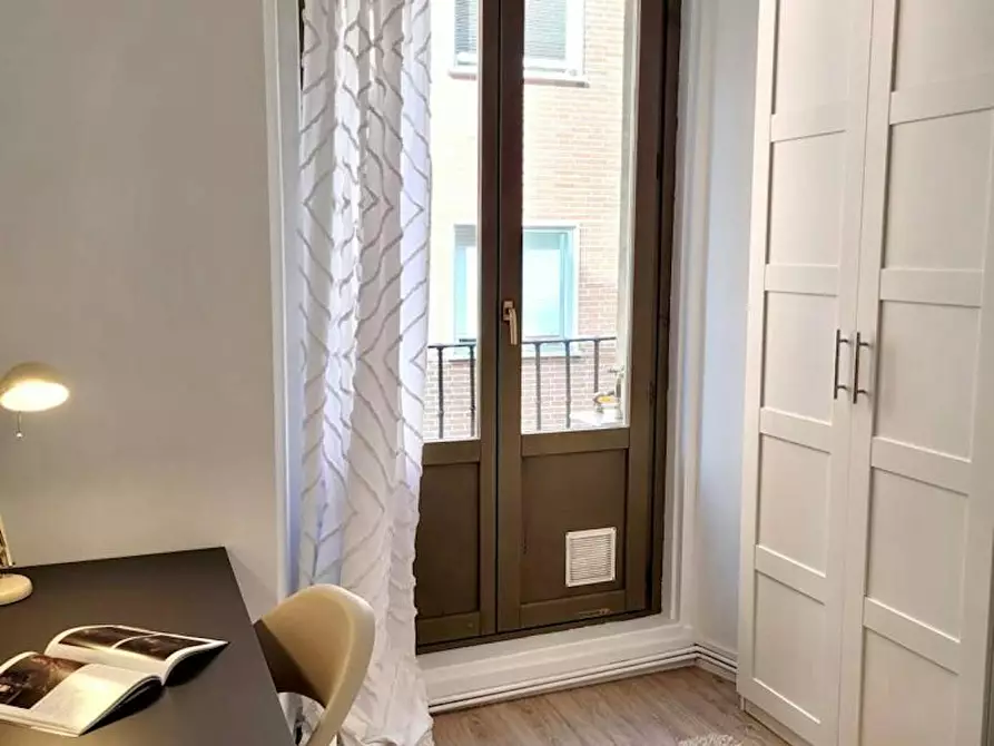 Immagine 10 di Camera in affitto  in Calle de la Villa a Madrid