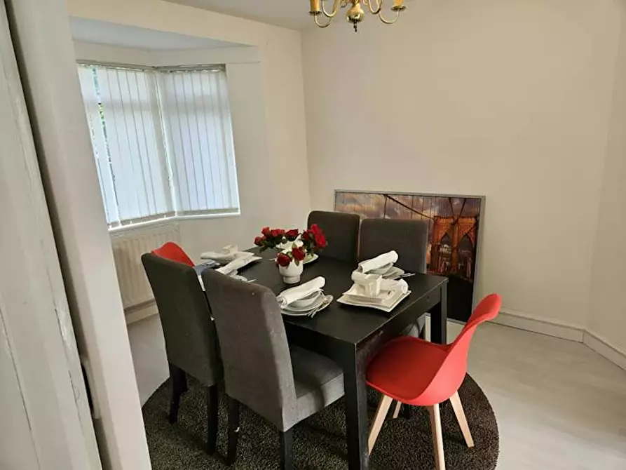 Immagine 3 di Casa indipendente in affitto  in Brayton Crescent a 