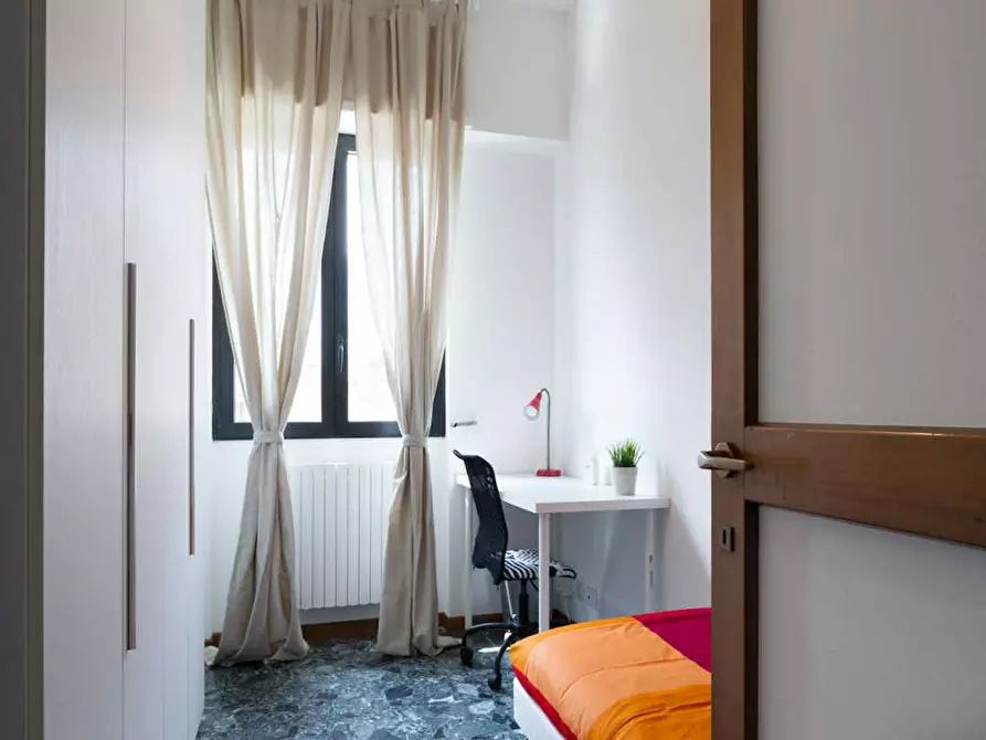 Immagine 2 di Camera in affitto  in Via Luigi Porro Lambertenghi a Milano