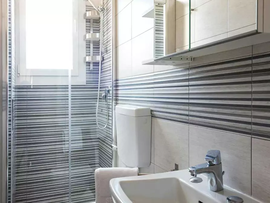 Immagine 8 di Camera in affitto  in Via Belmeloro a Bologna