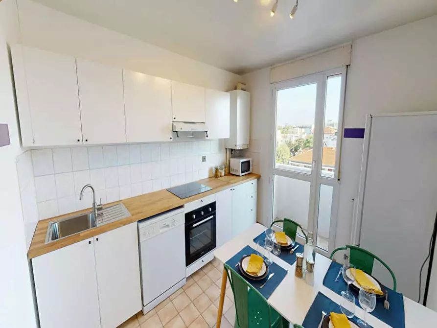 Immagine 10 di Camera in affitto  in Rue Marius Berliet a Lyon 08