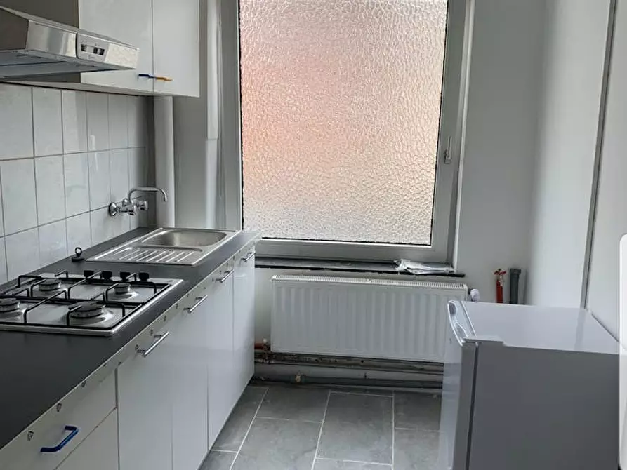 Immagine 4 di Appartamento in affitto  in Avenue Édouard Bénès a Molenbeek-Saint-Jean