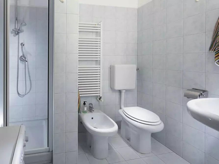 Immagine 9 di Appartamento in affitto  in Via Giuseppe Massarenti a Bologna