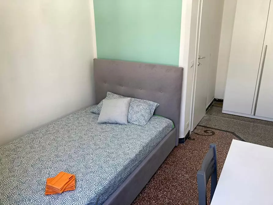 Immagine 3 di Camera in affitto  in Via Anton Giulio Barrili a Genova