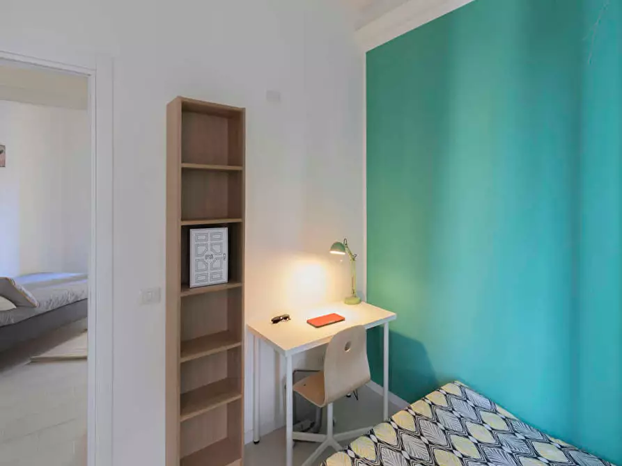 Immagine 6 di Camera in affitto  in Via Cadibona a Milano