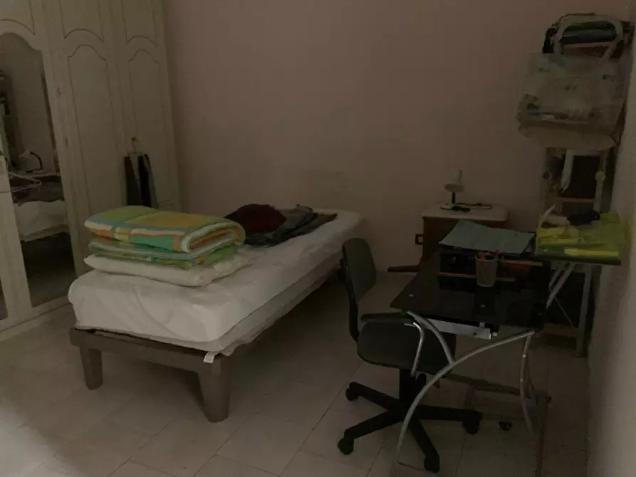 Immagine 1 di Camera in affitto  in Salita Pontenuovo a Napoli