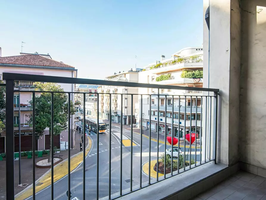 Immagine 10 di Camera in affitto  in Via Giosuè Carducci a Venezia