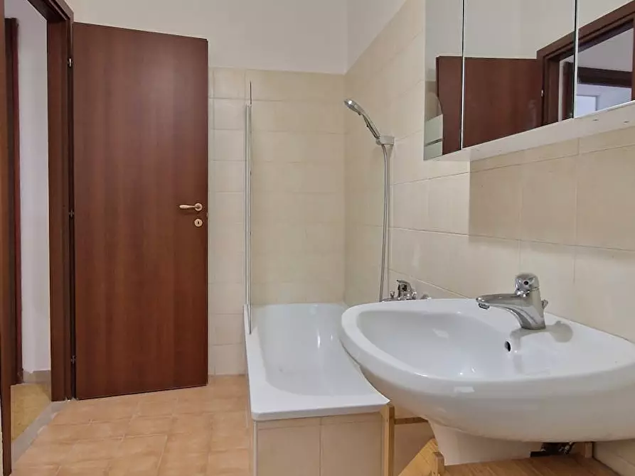 Immagine 8 di Camera in affitto  in Lungotevere di Pietra Papa a Roma