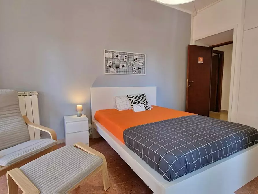 Immagine 4 di Camera in affitto  in Lungotevere di Pietra Papa a Roma