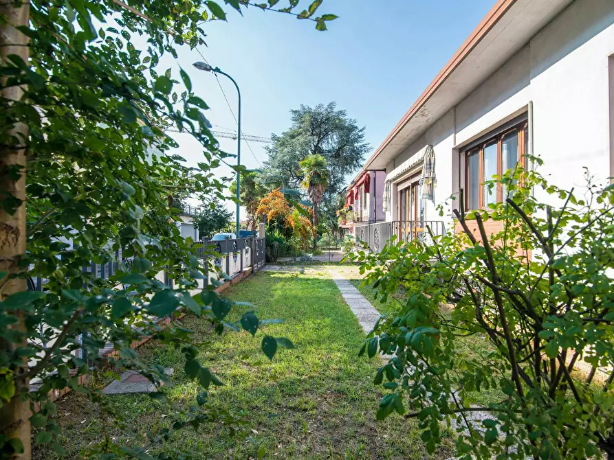 Immagine 10 di Camera in affitto  in Via Silvio Trentin a Venezia