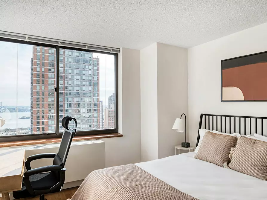 Immagine 6 di Appartamento in affitto  in East 96th Street a Torino