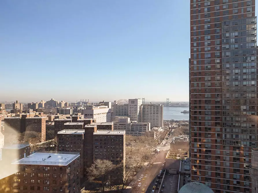 Immagine 2 di Appartamento in affitto  in East 96th Street a Torino