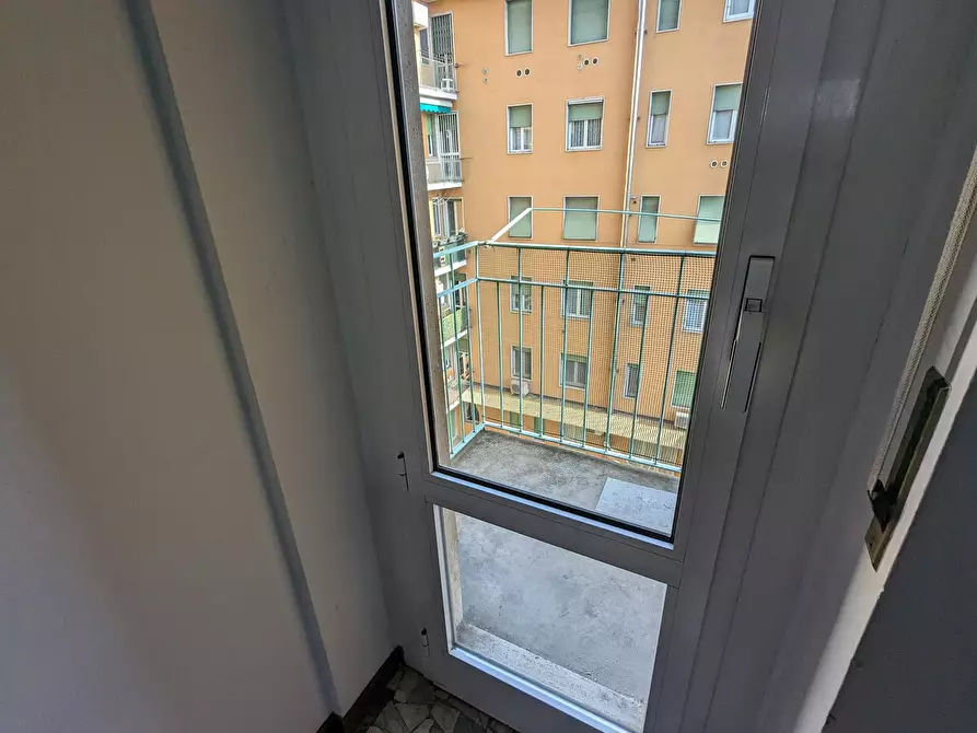 Immagine 4 di Camera condivisa in affitto  in Via Valtellina a Milano