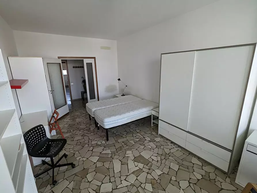 Immagine 2 di Camera condivisa in affitto  in Via Valtellina a Milano