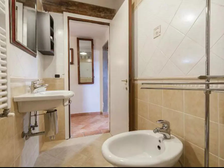 Immagine 7 di Camera in affitto  in Via dei Castellani a Firenze