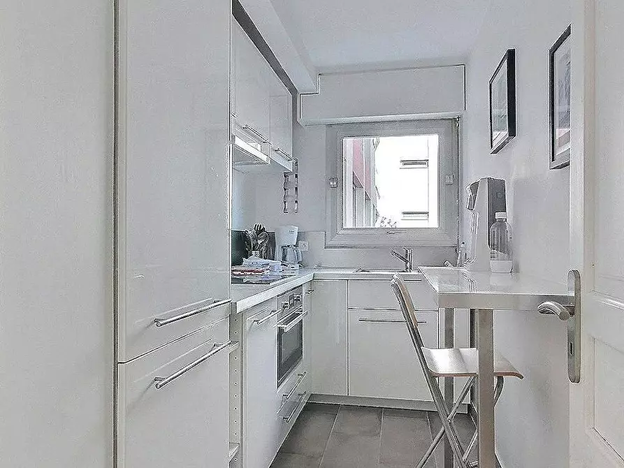 Immagine 9 di Appartamento in affitto  in Rue Saint Charles a Paris