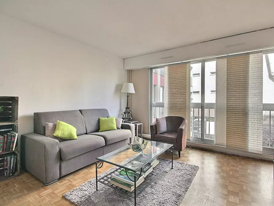 Immagine 6 di Appartamento in affitto  in Rue Saint Charles a Paris