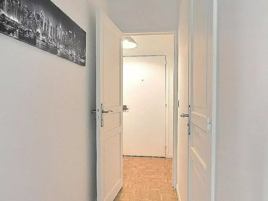 Immagine 5 di Appartamento in affitto  in Rue Saint Charles a Paris