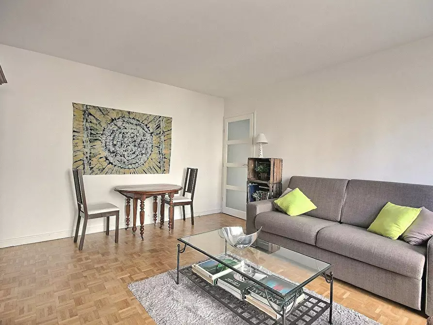 Immagine 7 di Appartamento in affitto  in Rue Saint Charles a Paris