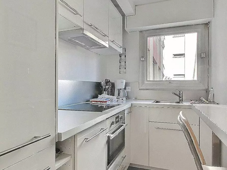 Immagine 10 di Appartamento in affitto  in Rue Saint Charles a Paris
