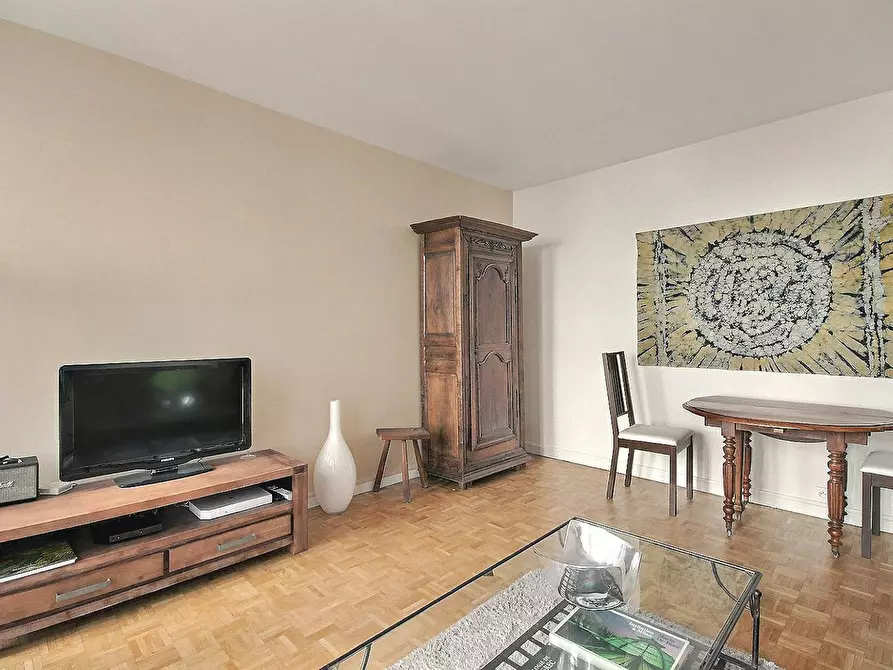 Immagine 8 di Appartamento in affitto  in Rue Saint Charles a Paris