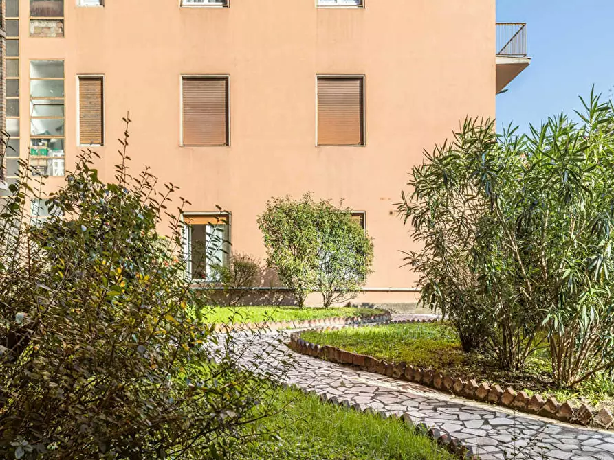 Immagine 5 di Camera in affitto  in Viale Monte Ceneri a Milano