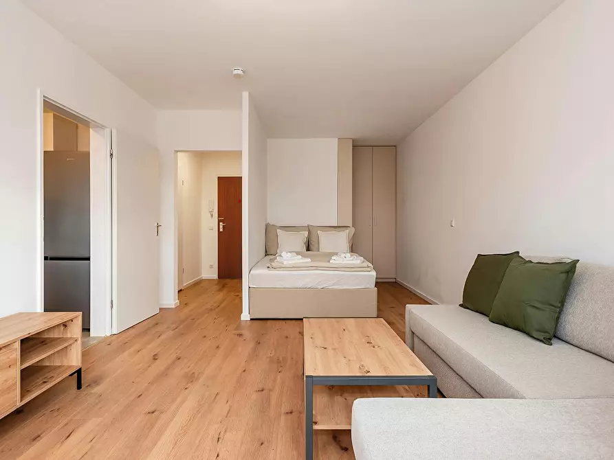 Immagine 1 di Appartamento in affitto  in Mehringplatz a Berlin Kreuzberg