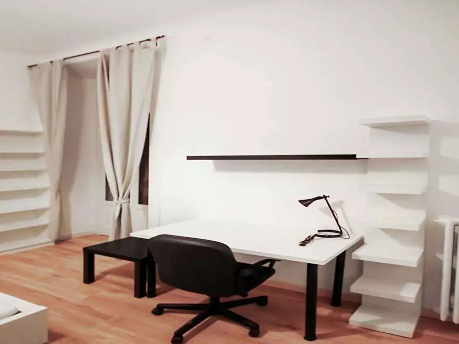 Immagine 5 di Camera in affitto  in Viale Sondrio a Milano