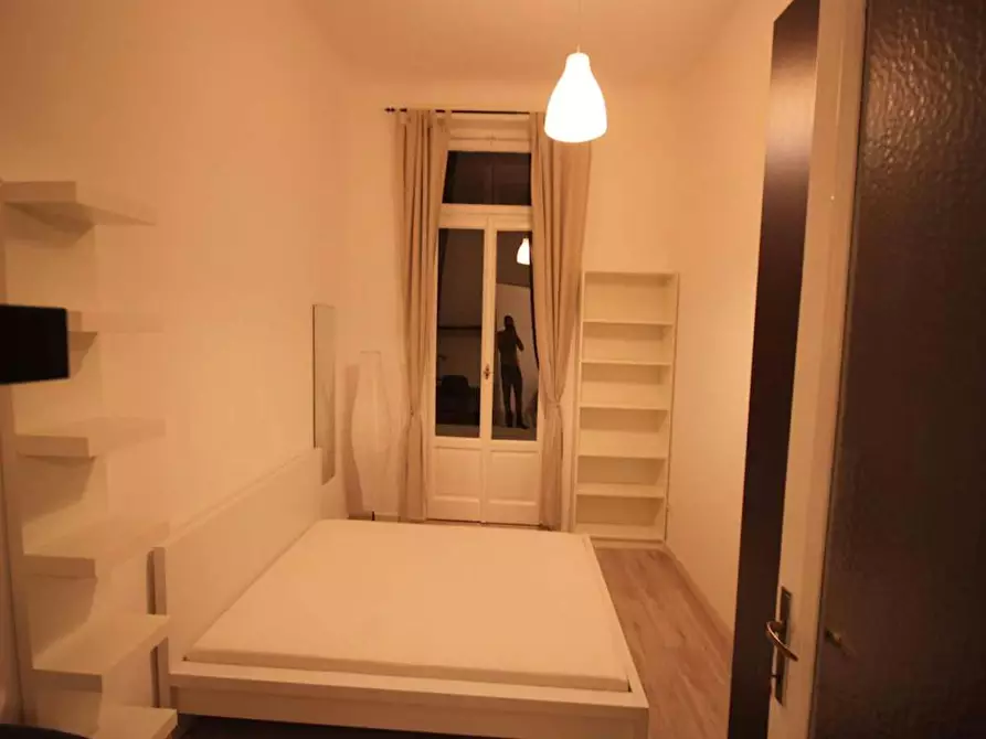 Immagine 5 di Camera in affitto  in Viale Sondrio a Milano