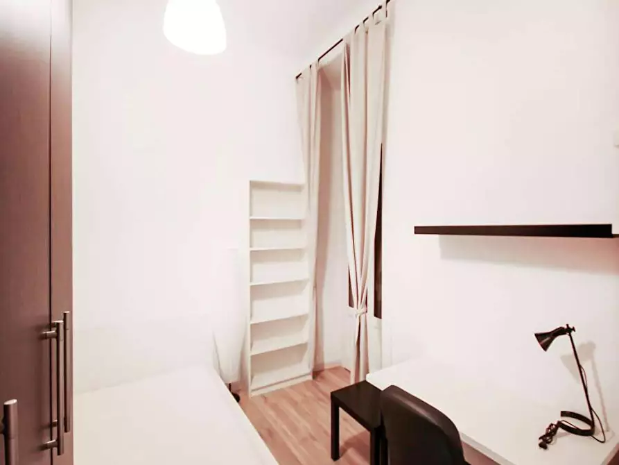 Immagine 1 di Camera in affitto  in Viale Sondrio a Milano