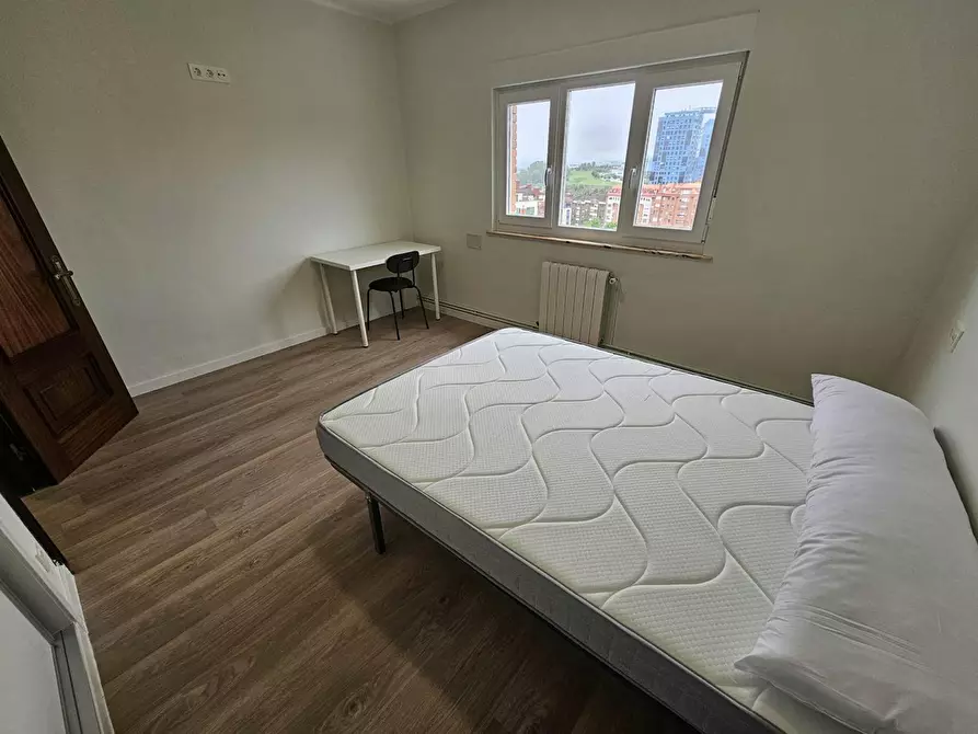 Immagine 3 di Camera in affitto  in Calle Costa Verde a Oviedo