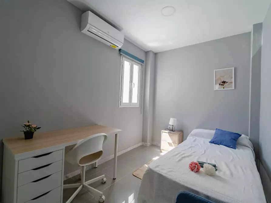 Immagine 1 di Camera in affitto  in Calle Tomás Pérez a Sevilla