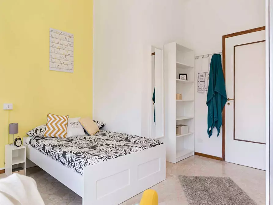 Immagine 1 di Camera in affitto  in Via dei Mandorli a Buccinasco