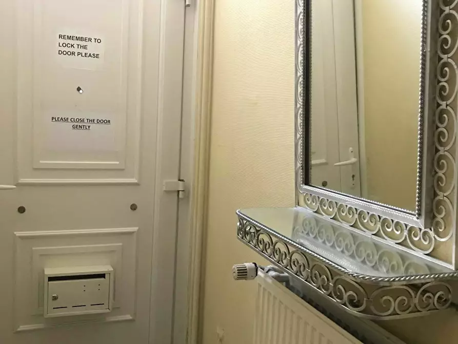 Immagine 8 di Camera in affitto  in Rue Vandeweyer a Schaerbeek