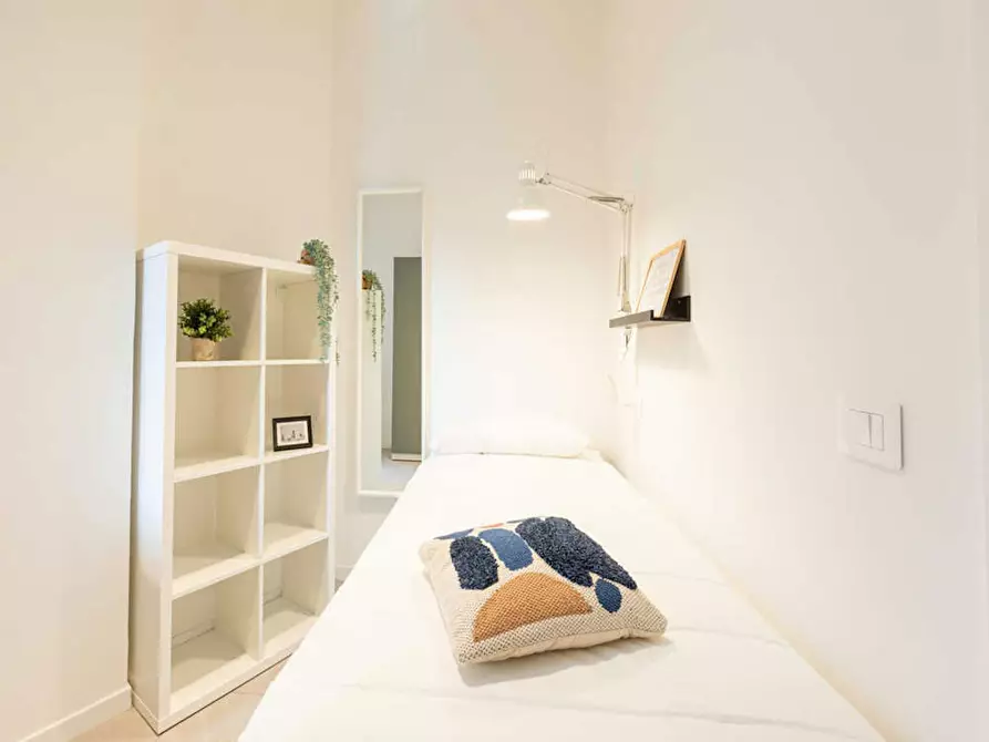 Immagine 2 di Camera in affitto  in Via Luigi Scrosati a Milano